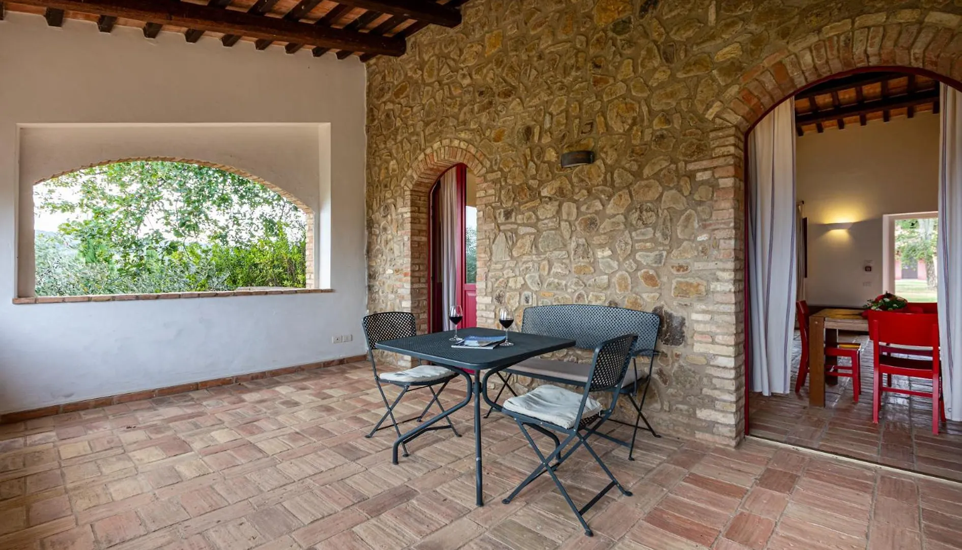 Tenuta Pianirossi Cinigiano 0*,  Italie